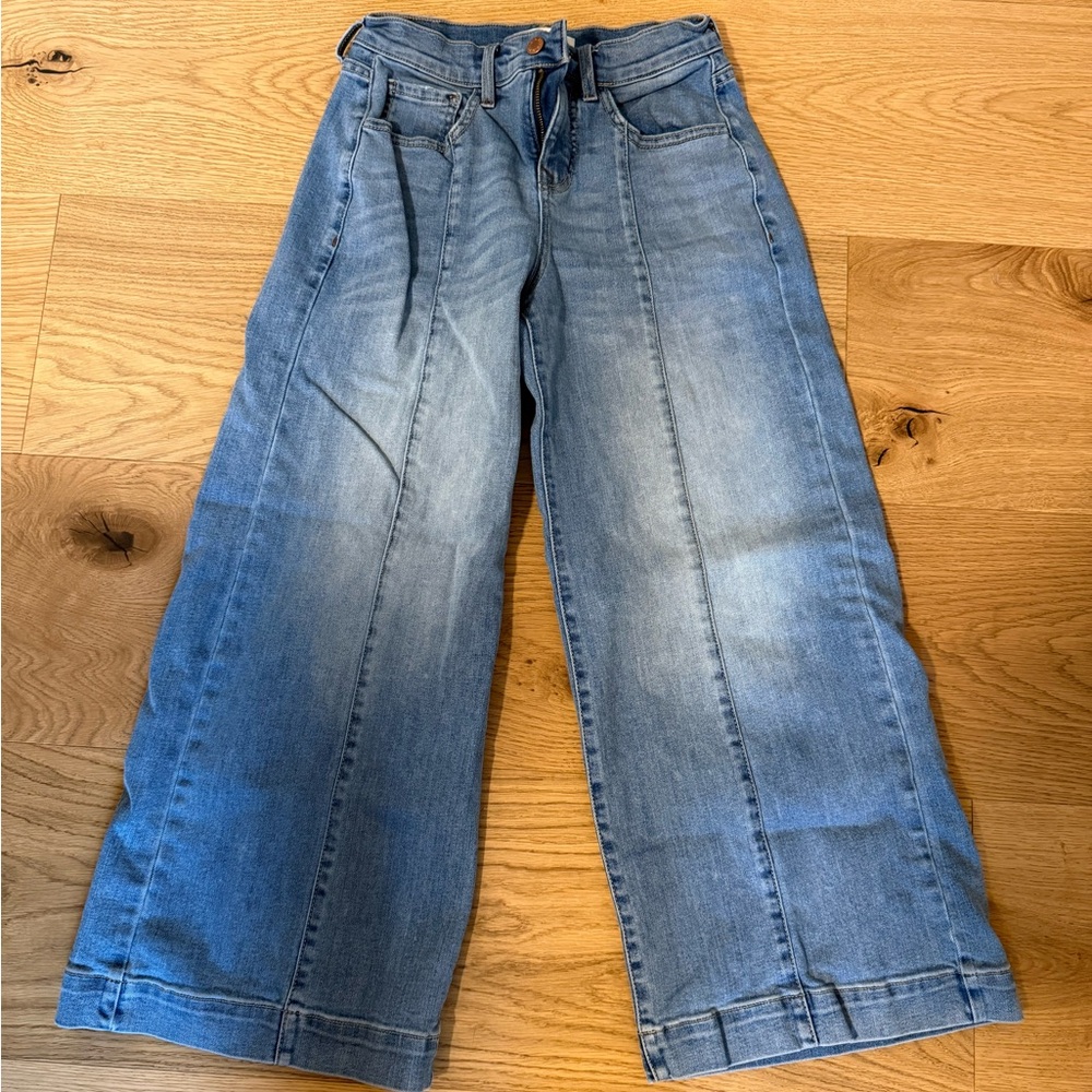 LEVEL 99- Stylish Blue Wide-Leg Cropped Jeans